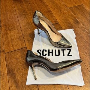 Schutz metallic gold pump…dress up any outfit!